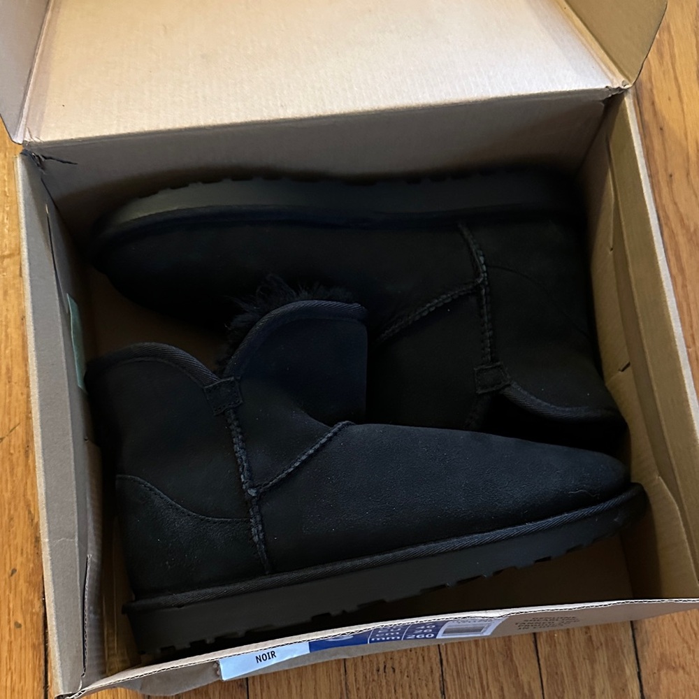 Costco Shearling Boots size 9 BLACK